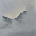 Gebirge im Nebel